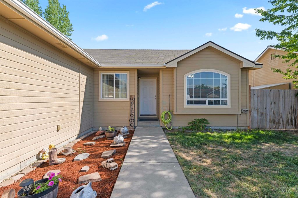 Photo of 414 Walnut St, New Plymouth, ID 83655 (MLS # 98956648)