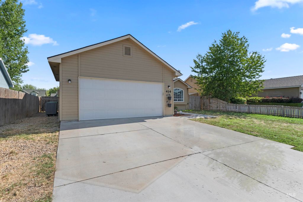 Photo of 414 Walnut St, New Plymouth, ID 83655 (MLS # 98956648)