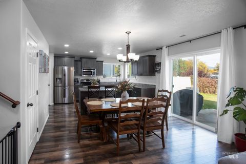 Photo of 3142 N Sharon Ave, Meridian, ID 83646 (MLS # 98965913)