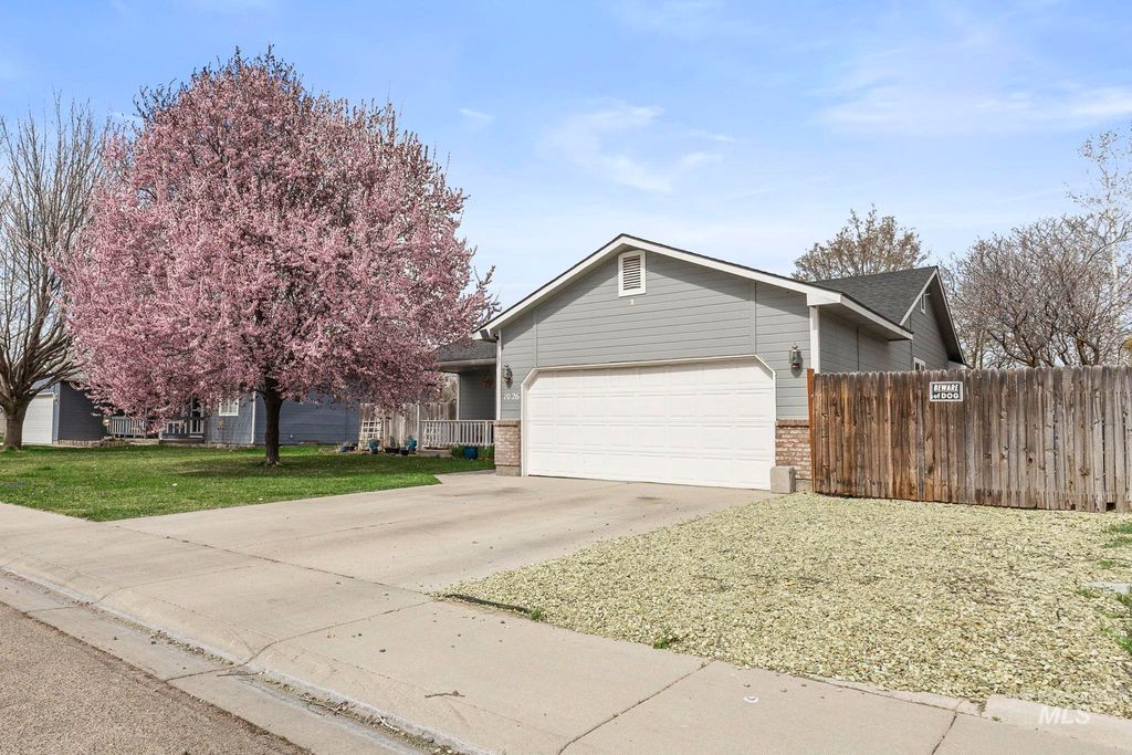 Photo of 1026 W Edwards Ave, Nampa, ID 83686 (MLS # 98980246)