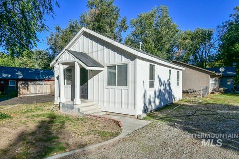 214 Hudson Ave Nampa ID 83651