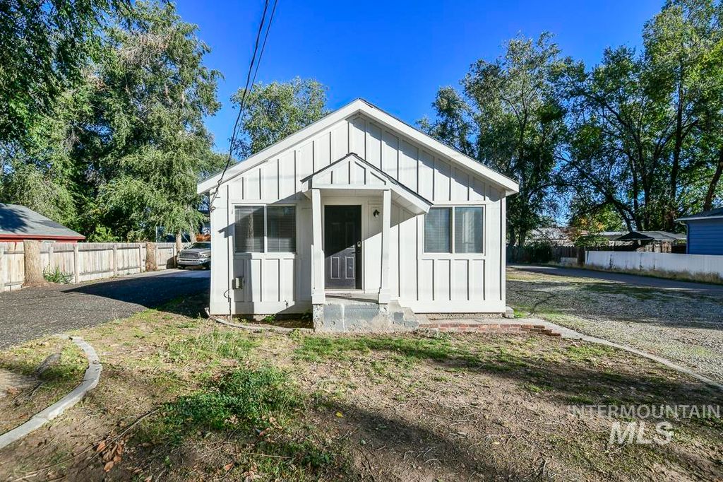 Photo of 214 Hudson Ave, Nampa, ID 83651 (MLS # 98964302)