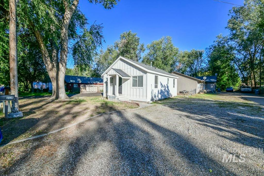 Photo of 214 Hudson Ave, Nampa, ID 83651 (MLS # 98964302)