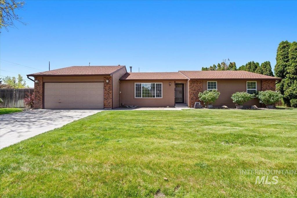 Photo of 95 S Andrew St, Nampa, ID 83651 (MLS # 98983464)