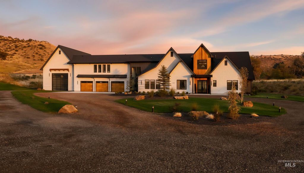 Photo of 6162 N High Valley Way, Boise, ID 83714 (MLS # 98963634)