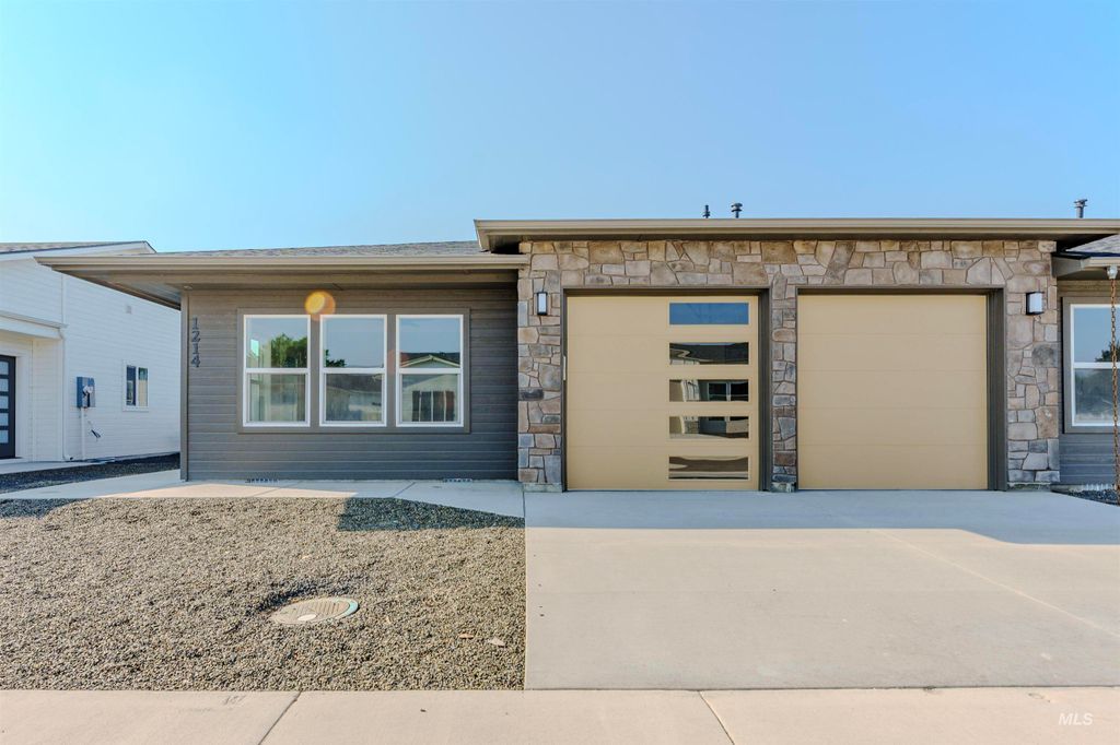 Photo of 1214 Phillips Circle, Ontario, OR 97914 (MLS # 98972943)