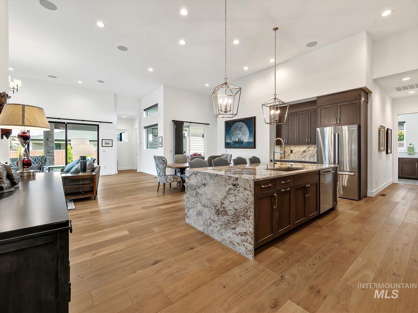 9922 W Gladiola Ct