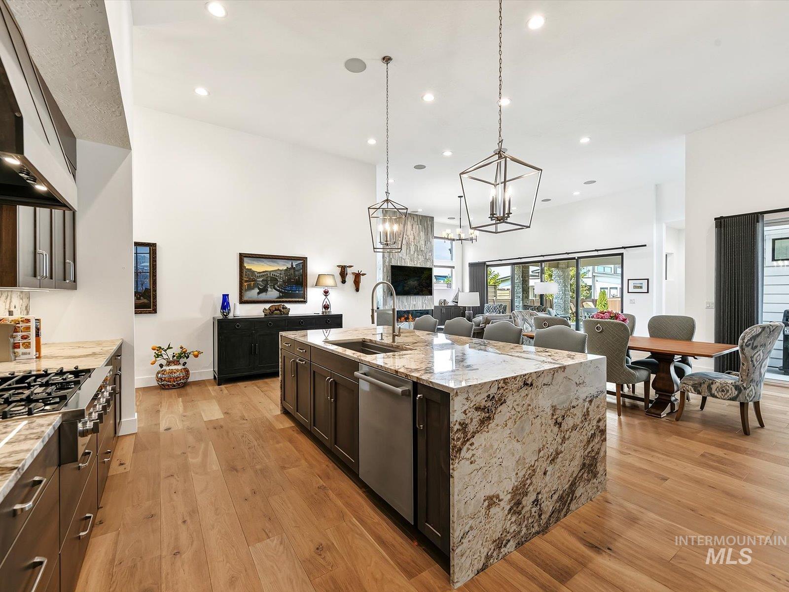9922 W Gladiola Ct