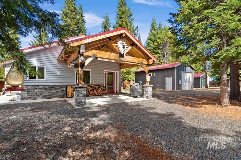 Photo of 398 Charley Ln, Donnelly, ID 83615 (MLS # 98981526)