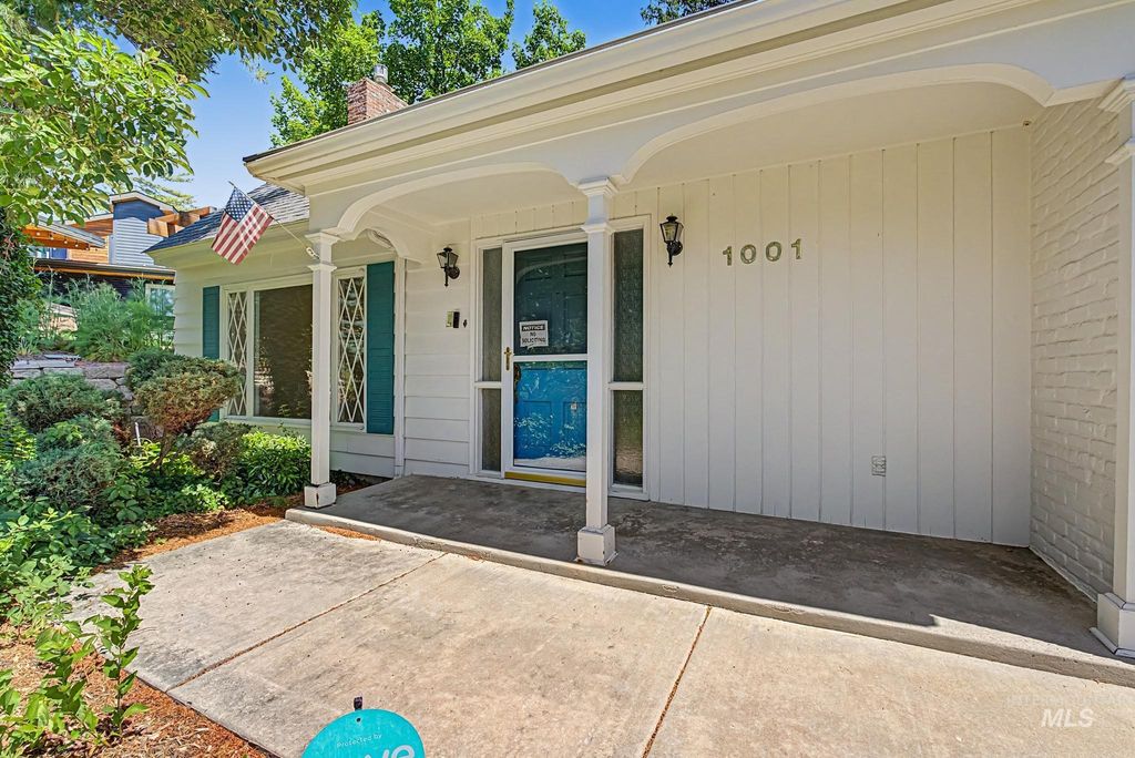 Photo of 1001 W Highland View Dr, Boise, ID 83702 (MLS # 98990515)