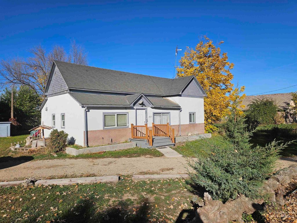 Photo of 5829 3rd Ave, Nampa, ID 83686 (MLS # 98969927)