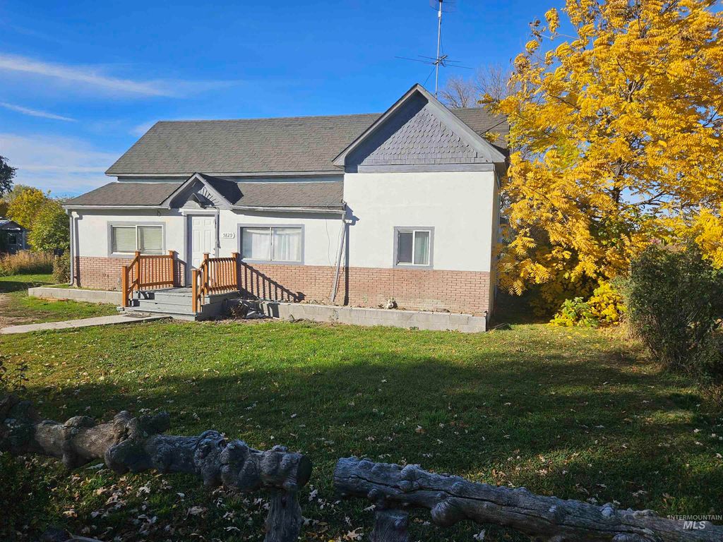 Photo of 5829 3rd Ave, Nampa, ID 83686 (MLS # 98969927)