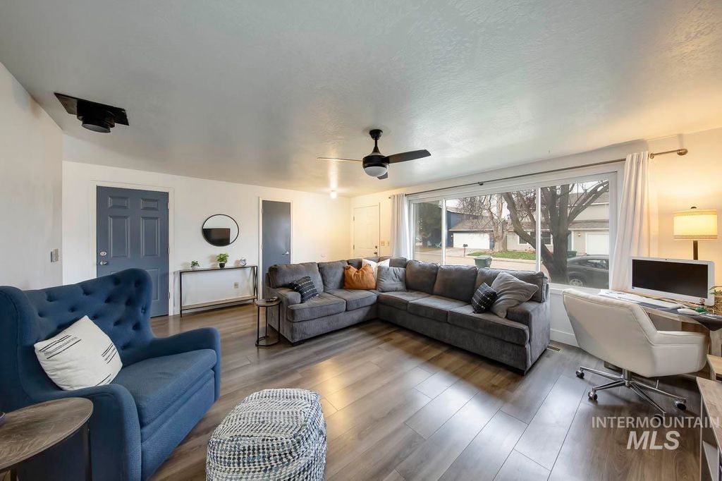 Photo of 1338 W Sandalwood Dr, Meridian, ID 83646 (MLS # 98971746)