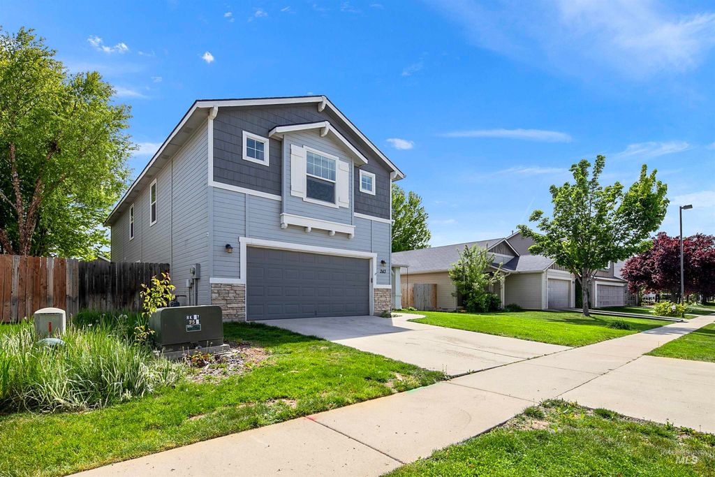 Photo of 243 W White Sands Dr, Meridian, ID 83646 (MLS # 98985054)