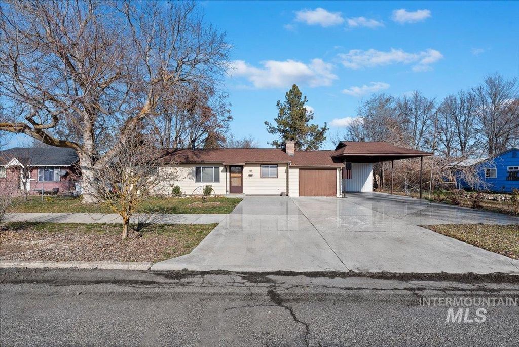 Photo of 916 E Liberty Street, Weiser, ID 83672 (MLS # 98973940)