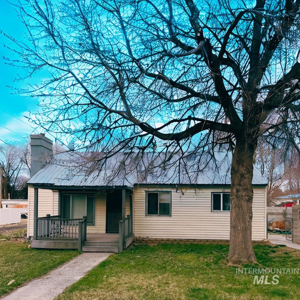 Photo of 539 Lenz Ave, Hazelton, ID 83325 (MLS # 98942043)