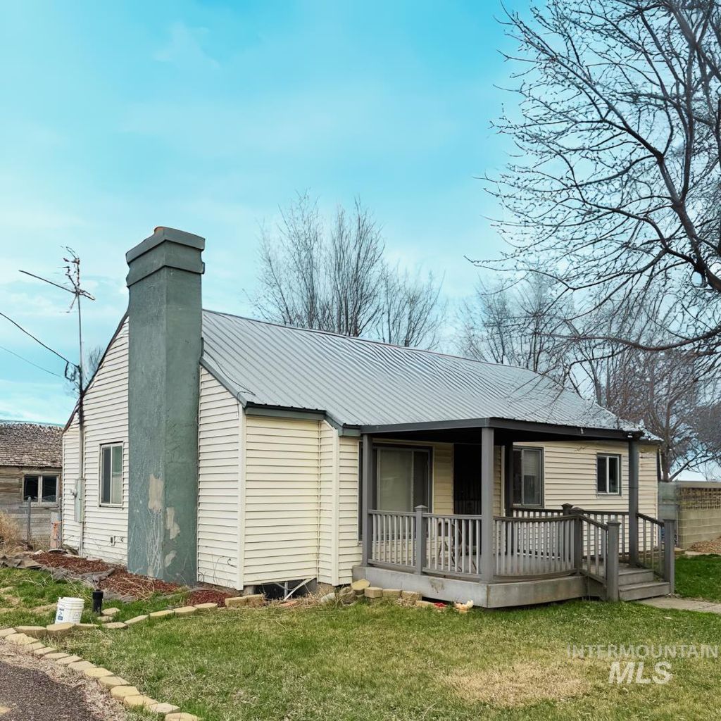 Photo of 539 Lenz Ave, Hazelton, ID 83325 (MLS # 98942043)
