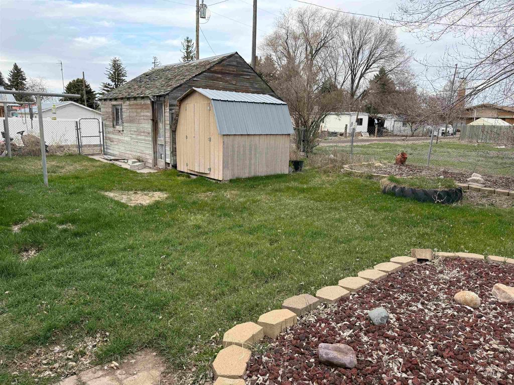 Photo of 539 Lenz Ave, Hazelton, ID 83325 (MLS # 98942043)