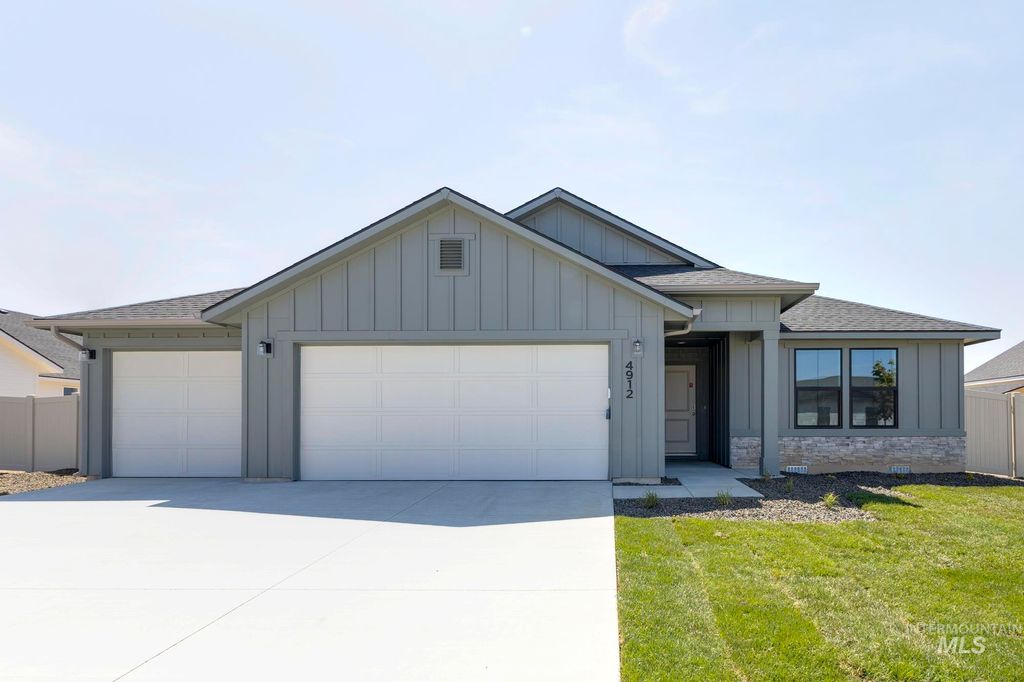 Photo of 8346 E Cool River Lp, Nampa, ID 83687 (MLS # 98986251)