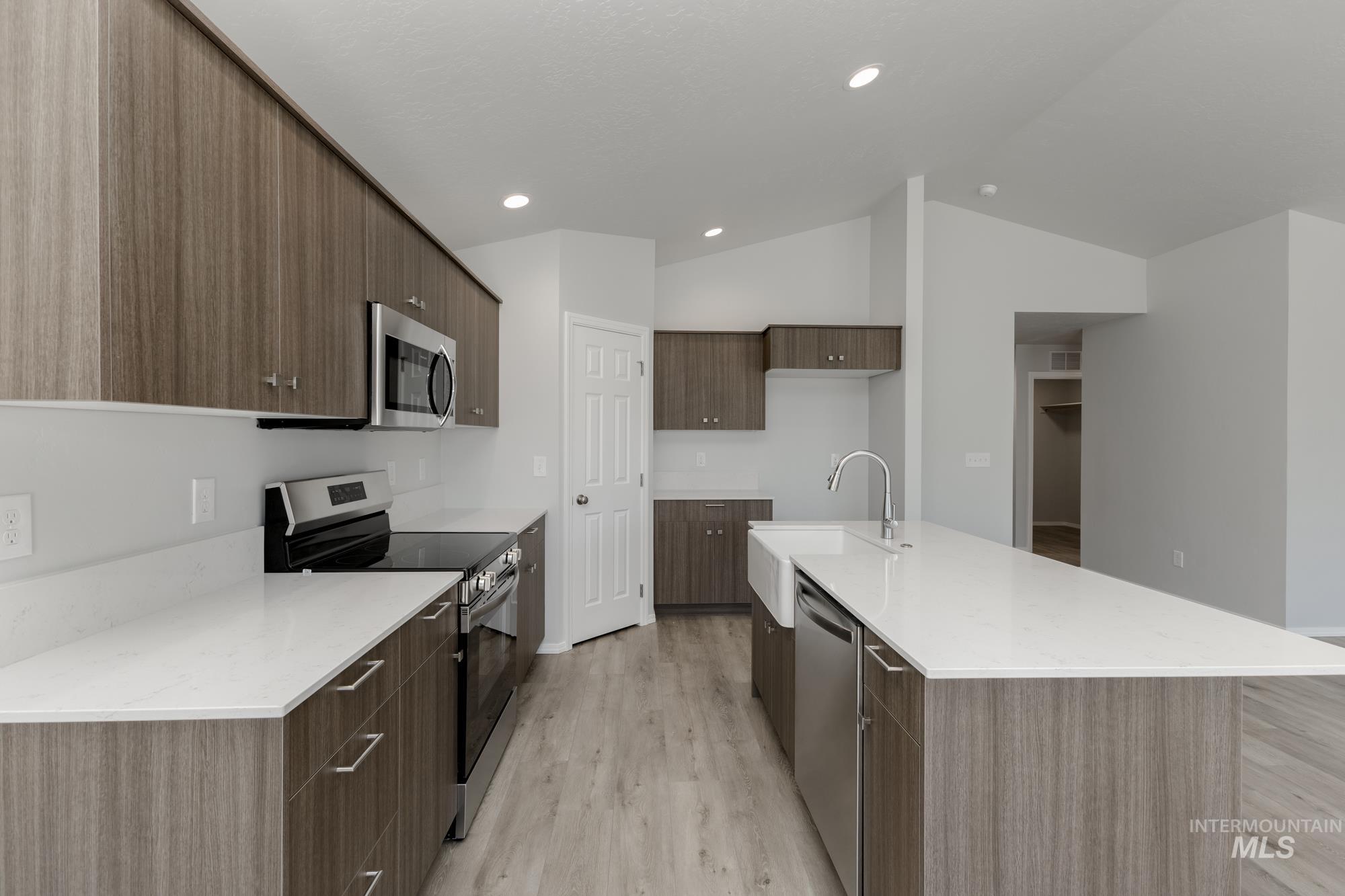 8346 E Cool River Lp