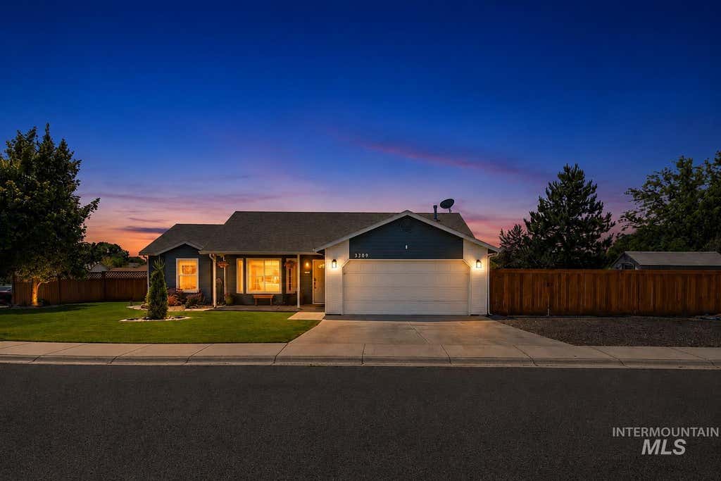 Photo of 3309 Robinhood Loop, Nampa, ID 83687 (MLS # 98994938)