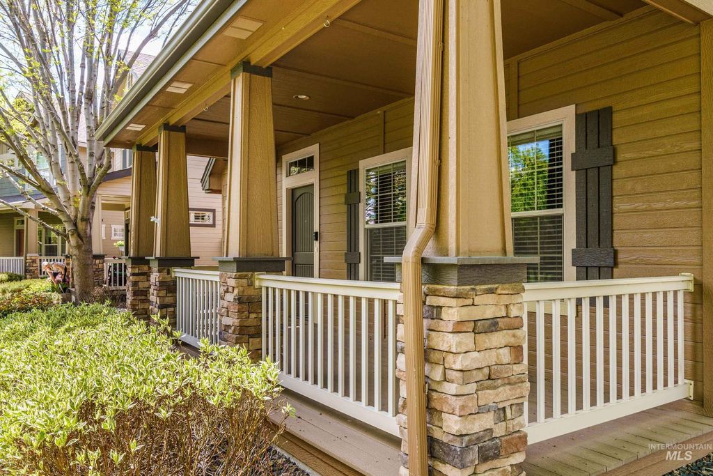 Photo of 994 E Winding Creek, Eagle, ID 83616 (MLS # 98974624)