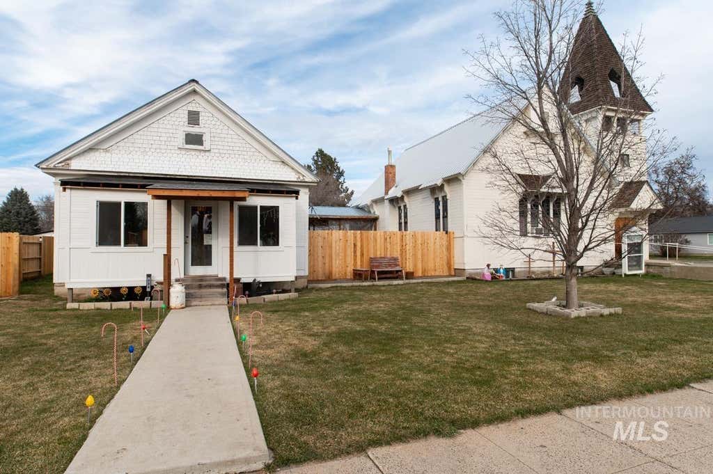 Photo of 736 E Main St, Weiser, ID 83672 (MLS # 98986939)