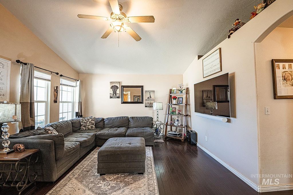 Photo of 2408 E Nutmeg Ln, Nampa, ID 83687 (MLS # 98963365)