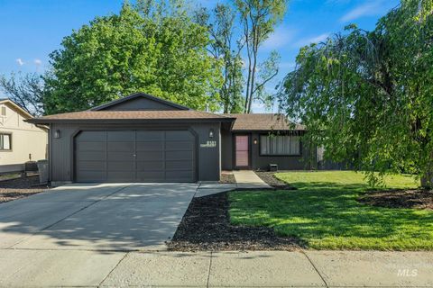 Photo of 8181 W Canterbury Ct, Boise, ID 83704 (MLS # 98985322)