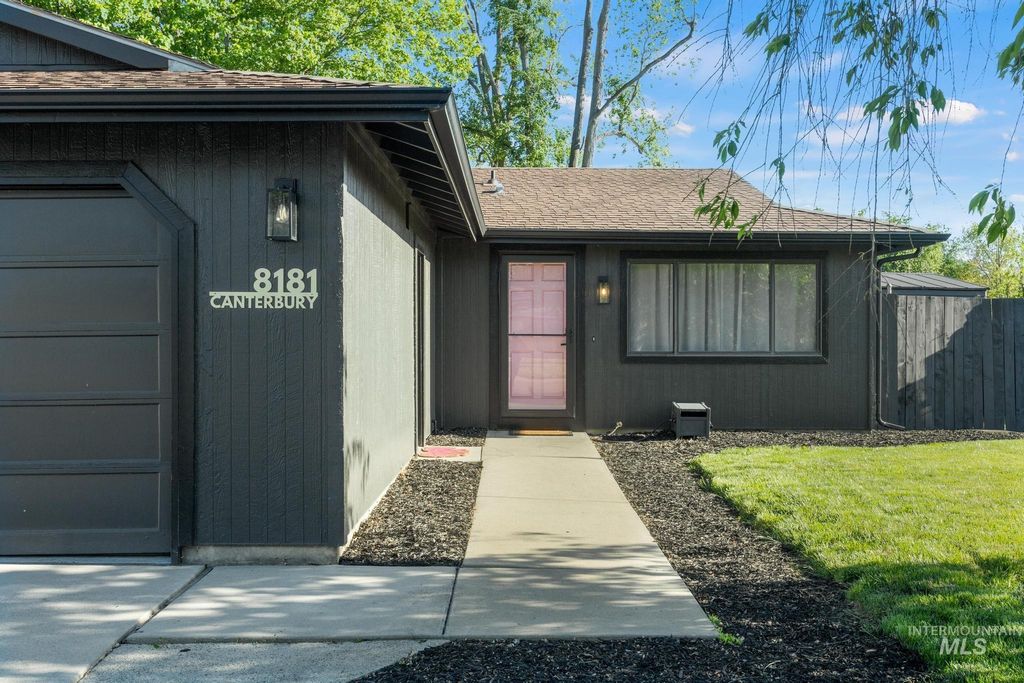 Photo of 8181 W Canterbury Ct, Boise, ID 83704 (MLS # 98985322)