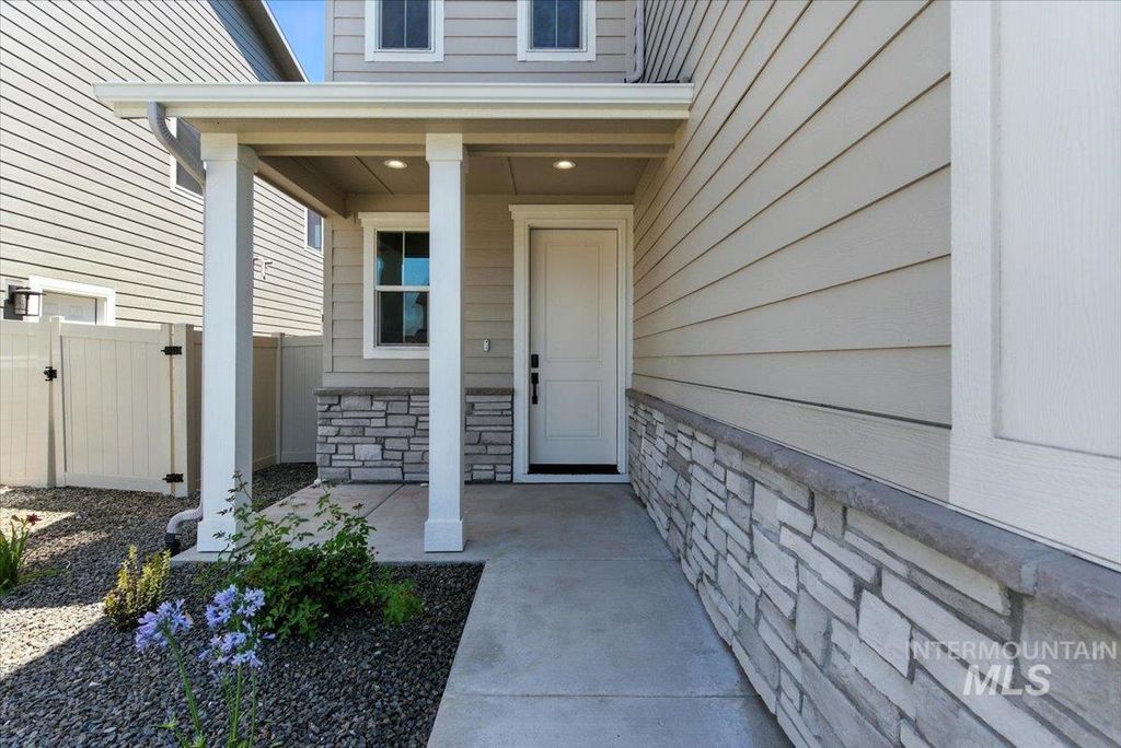 Photo of 6135 N Senita Hills Ave, Meridian, ID 83646 (MLS # 98973738)