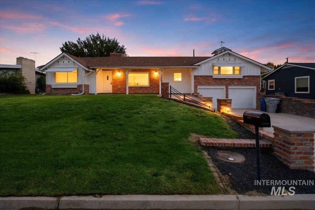 Photo of 1642 Rim View Dr, Caldwell, ID 83605 (MLS # 99003214)