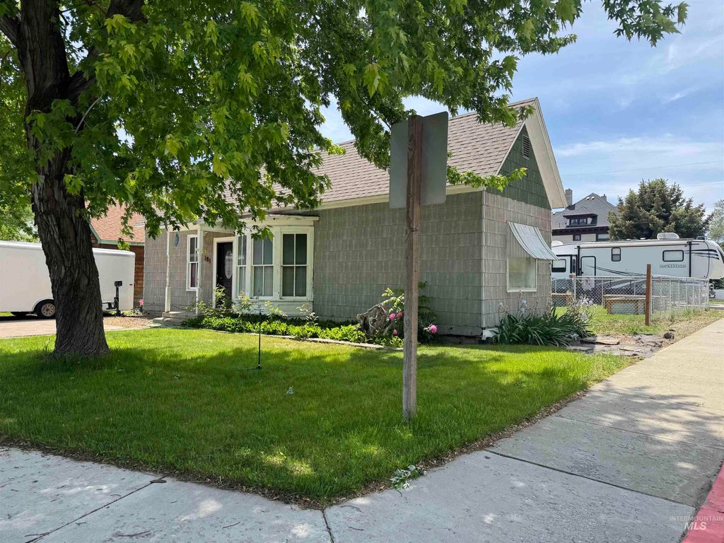 Photo of 104 E B Street, Shoshone, ID 83352 (MLS # 98949528)