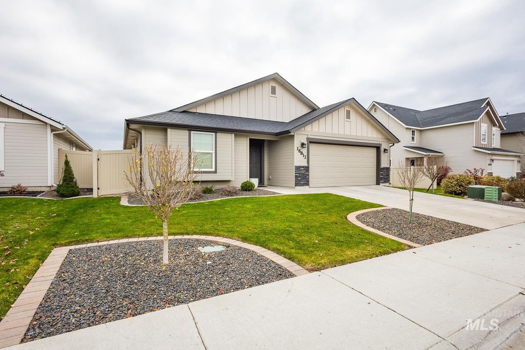 Photo of 16813 N Breeds Hill Ave, Nampa, ID 83687 (MLS # 98968106)