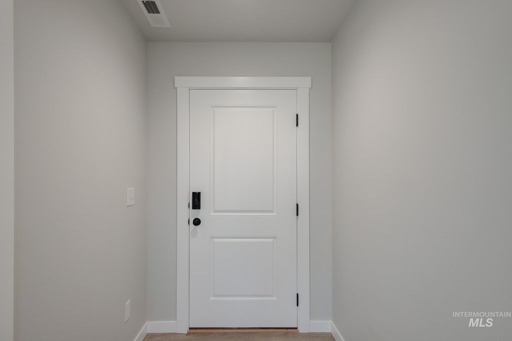 Photo of 6582 W Plateau Creek Dr, Meridian, ID 83646 (MLS # 98984747)