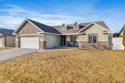 Photo of 964 Borah Ave W Ave, Twin Falls, ID 83301 (MLS # 98975481)