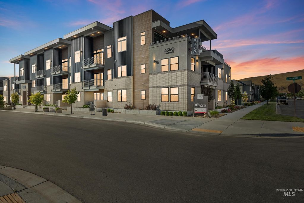 Photo of 4340 E Haystack St #204, Boise, ID 83716 (MLS # 98965553)