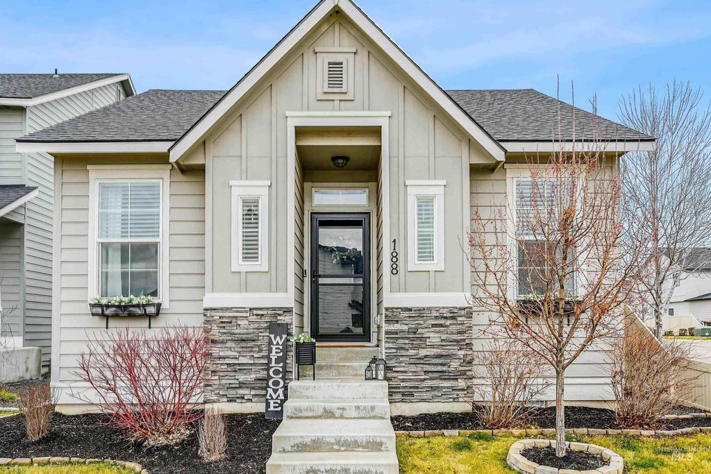 Photo of 188 S Echo Canyon Avenue, Meridian, ID 83642 (MLS # 98971122)