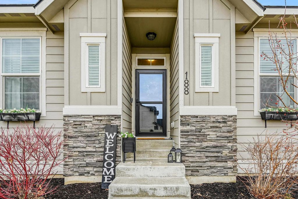 Photo of 188 S Echo Canyon Avenue, Meridian, ID 83642 (MLS # 98971122)