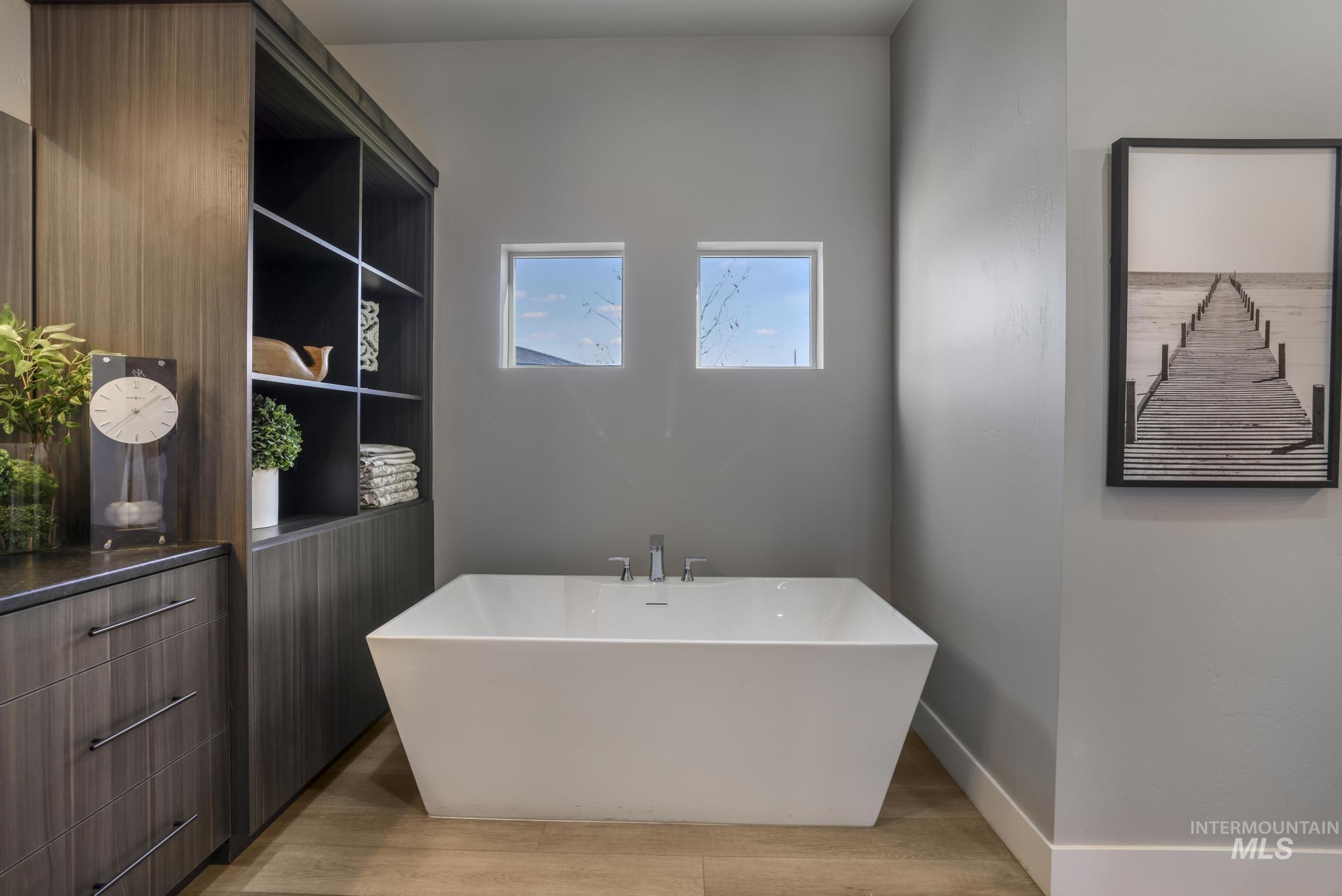 Twin Falls, Idaho 83301, United States, 4 Bedrooms Bedrooms, ,3 BathroomsBathrooms,Residential,Active,252477