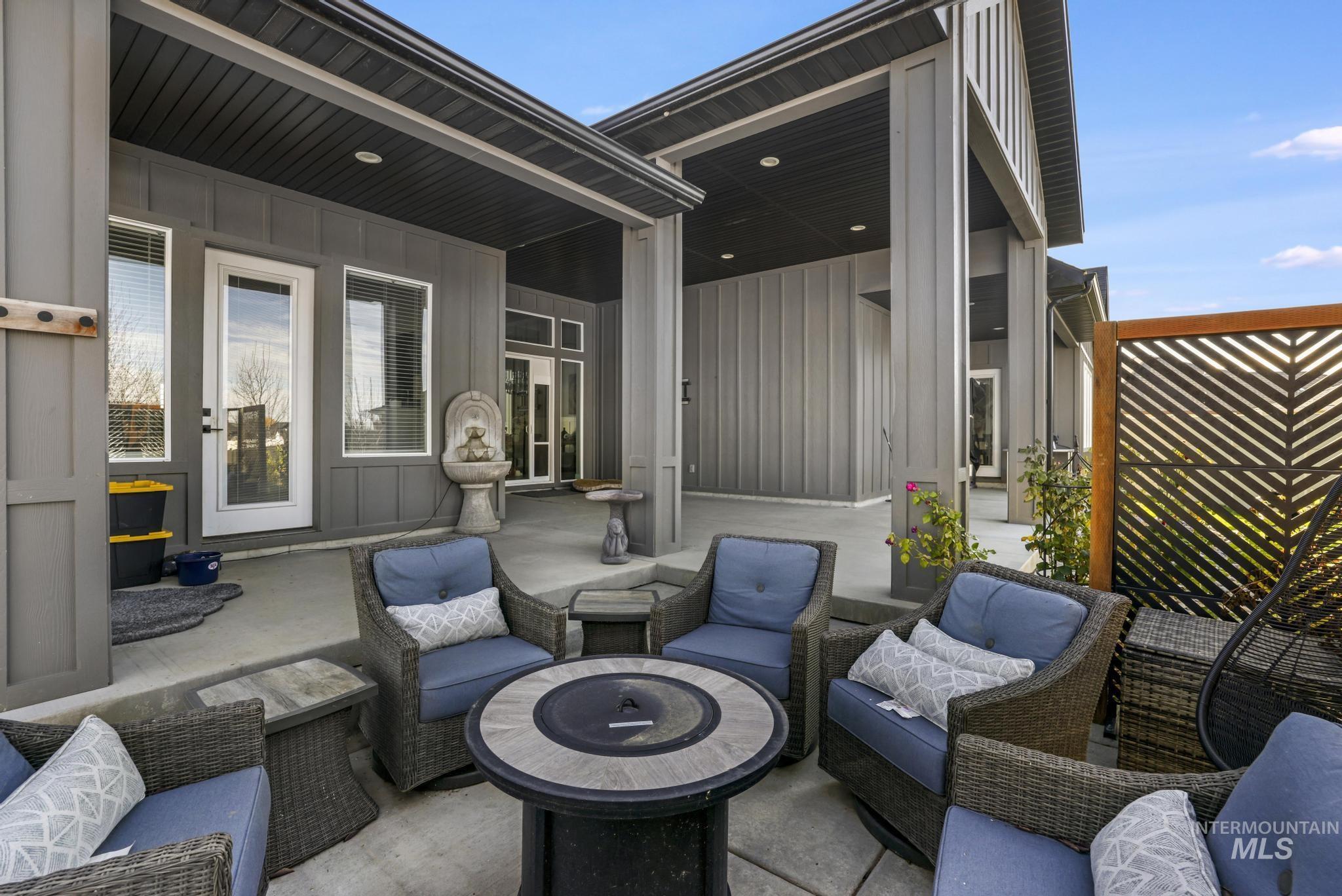 View of patio / terrace featuring outdoor lounge area
