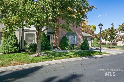 Photo of 1549 E Lenz Lane, Boise, ID 83712 (MLS # 98972420)
