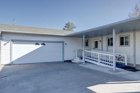 Photo of 1302 SW 12th St, Ontario, OR 97914 (MLS # 98979744)