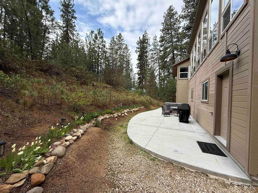 Photo of 16 Grouse Road, Idaho City, ID 83631 (MLS # 98983581)