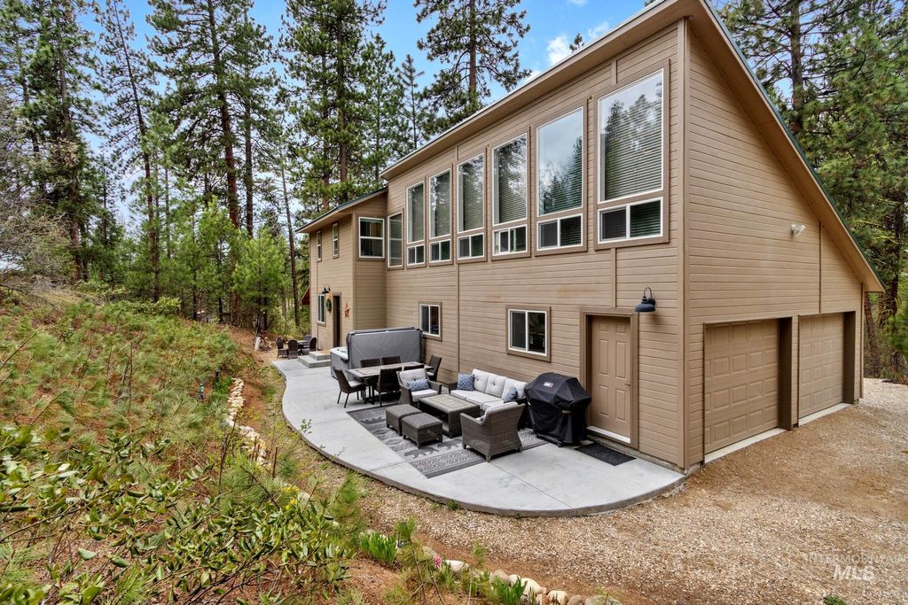 Photo of 16 Grouse Road, Idaho City, ID 83631 (MLS # 98983581)