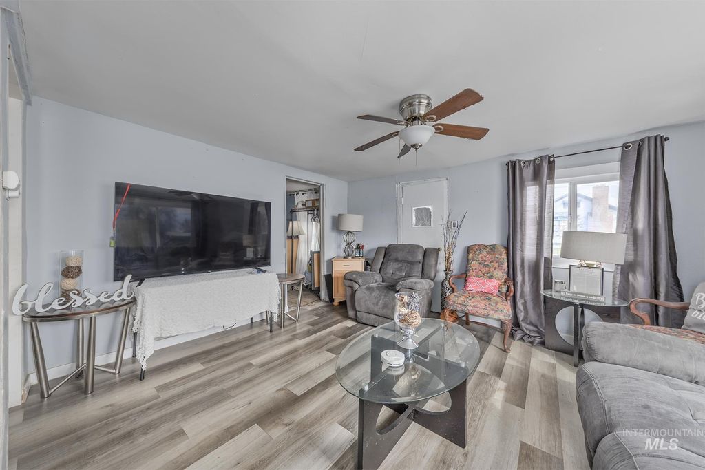 Photo of 107 SE 5th Ave, Ontario, OR 97914 (MLS # 98963824)