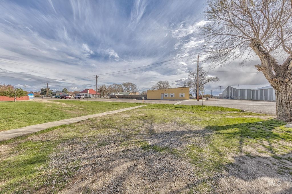 Photo of 107 SE 5th Ave, Ontario, OR 97914 (MLS # 98963824)