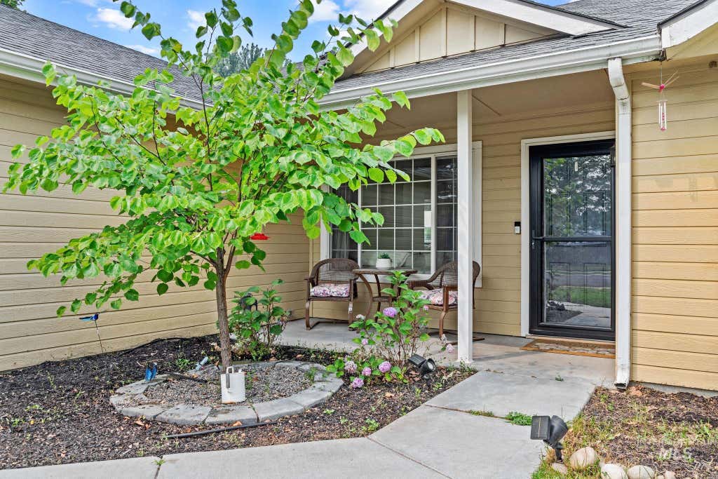 Photo of 1085 N Crownhaven Way, Star, ID 83669 (MLS # 98995850)