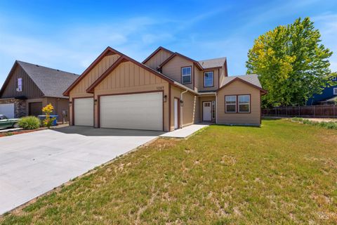 Photo of 1207 W Blaine Ave, Nampa, ID 83651 (MLS # 98990602)