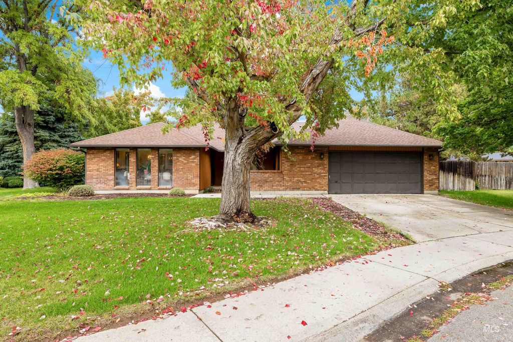 Photo of 3602 S Vintage Way, Boise, ID 83703 (MLS # 98963849)